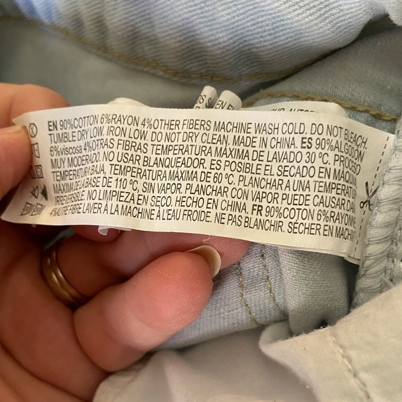 FOREVER 21  Destroyed Skinny Jeans Light Wash - Picture 5 of 5